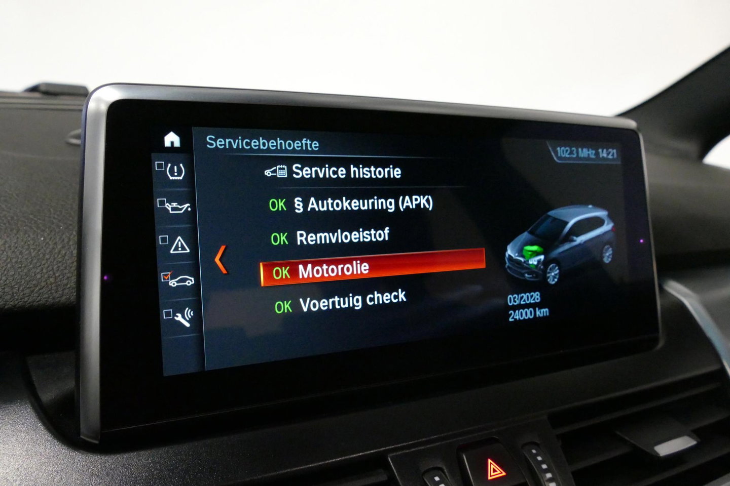 BMW 2 Serie Active Tourer 218i M Sport / Orig. Nederlands / Panoramadak / Elektr. verstelbare voorstoelen (links met memory) / Trekhaak (afneembaar) / Harman Kardon Sound System / Stoelverwarming / Lederen bekleding / HUD / Cruise Control / Navigatie / Elektr. achter