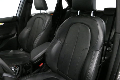 BMW 2 Serie Active Tourer 218i M Sport / Orig. Nederlands / Panoramadak / Elektr. verstelbare voorstoelen (links met memory) / Trekhaak (afneembaar) / Harman Kardon Sound System / Stoelverwarming / Lederen bekleding / HUD / Cruise Control / Navigatie / Elektr. achter