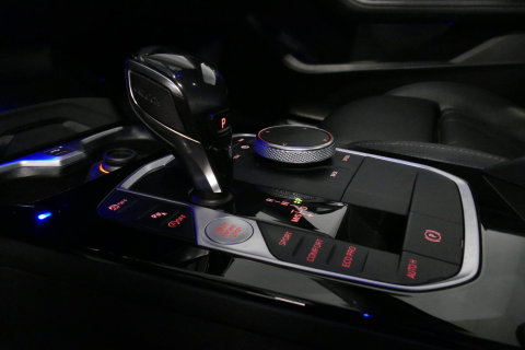 BMW 1 Serie M135i xDrive High Executive Edition / Orig. Nederlands / Panoramadak / Stoelverwarming / Apple Carplay - Android Auto / Ambienteverlichting / HUD / Achteruitrijcamera / Cruise Control / 19'' LMV / Spiegel-pakket / LED koplampen / Lederen bekleding