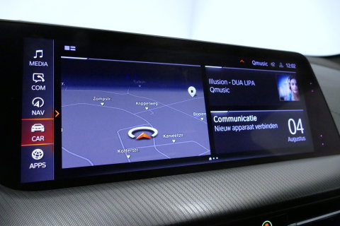 BMW 1 Serie M135i xDrive High Executive Edition / Orig. Nederlands / Panoramadak / Stoelverwarming / Apple Carplay - Android Auto / Ambienteverlichting / HUD / Achteruitrijcamera / Cruise Control / 19'' LMV / Spiegel-pakket / LED koplampen / Lederen bekleding
