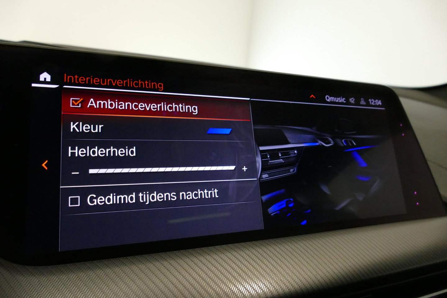 BMW 1 Serie M135i xDrive High Executive Edition / Orig. Nederlands / Panoramadak / Stoelverwarming / Apple Carplay - Android Auto / Ambienteverlichting / HUD / Achteruitrijcamera / Cruise Control / 19'' LMV / Spiegel-pakket / LED koplampen / Lederen bekleding