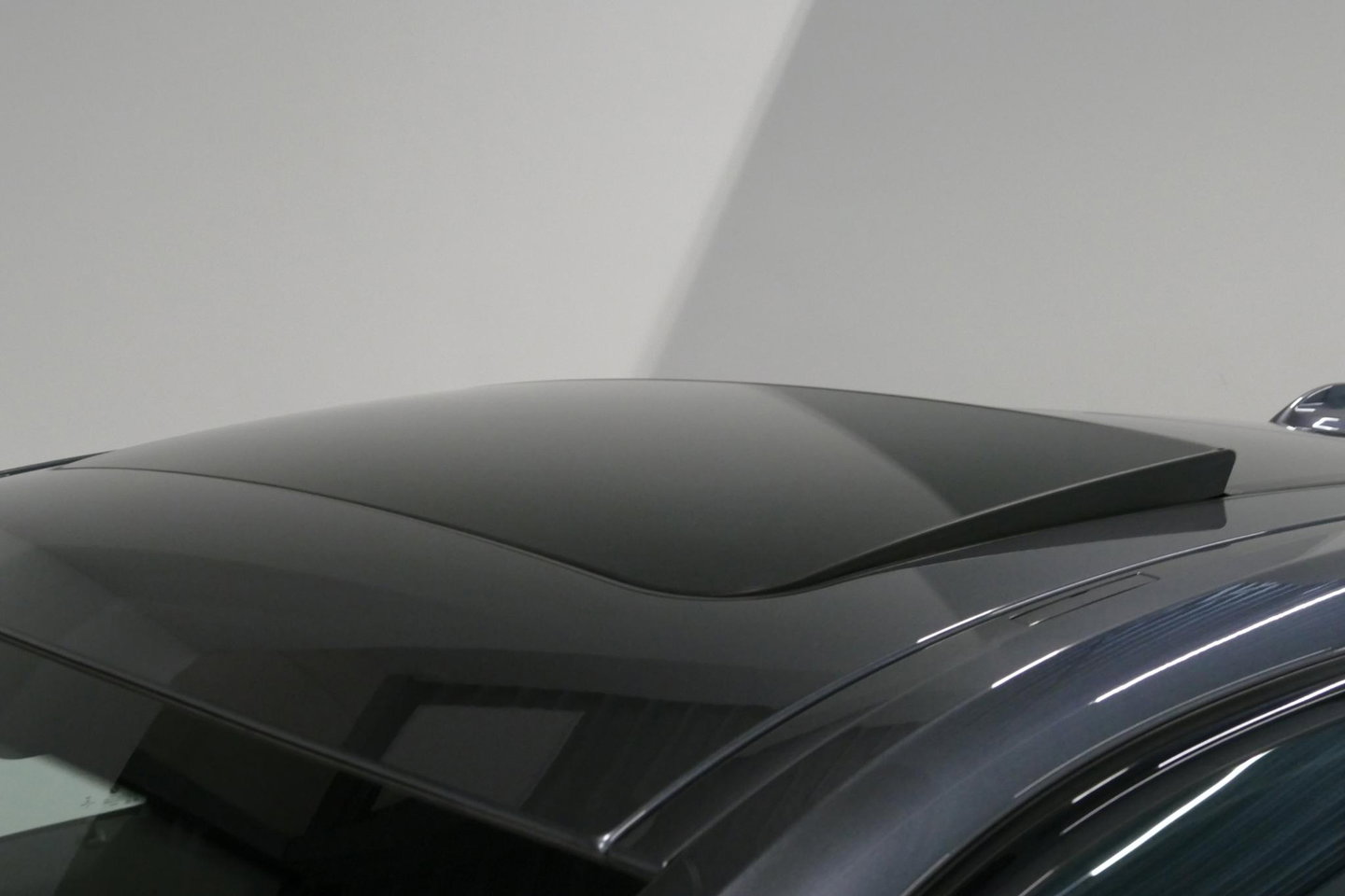BMW 1 Serie M135i xDrive High Executive Edition / Orig. Nederlands / Panoramadak / Stoelverwarming / Apple Carplay - Android Auto / Ambienteverlichting / HUD / Achteruitrijcamera / Cruise Control / 19'' LMV / Spiegel-pakket / LED koplampen / Lederen bekleding