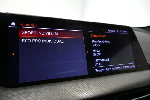 BMW 1 Serie M135i xDrive High Executive Edition / Orig. Nederlands / Panoramadak / Stoelverwarming / Apple Carplay - Android Auto / Ambienteverlichting / HUD / Achteruitrijcamera / Cruise Control / 19'' LMV / Spiegel-pakket / LED koplampen / Lederen bekleding