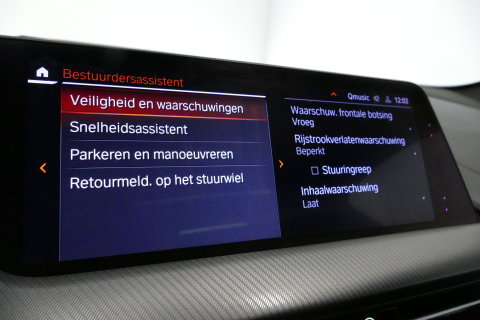 BMW 1 Serie M135i xDrive High Executive Edition / Orig. Nederlands / Panoramadak / Stoelverwarming / Apple Carplay - Android Auto / Ambienteverlichting / HUD / Achteruitrijcamera / Cruise Control / 19'' LMV / Spiegel-pakket / LED koplampen / Lederen bekleding