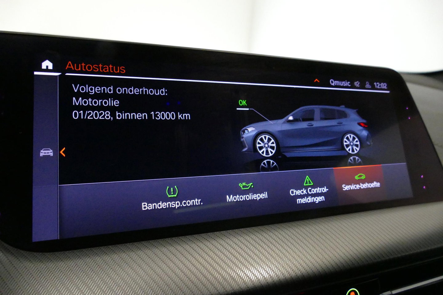BMW 1 Serie M135i xDrive High Executive Edition / Orig. Nederlands / Panoramadak / Stoelverwarming / Apple Carplay - Android Auto / Ambienteverlichting / HUD / Achteruitrijcamera / Cruise Control / 19'' LMV / Spiegel-pakket / LED koplampen / Lederen bekleding