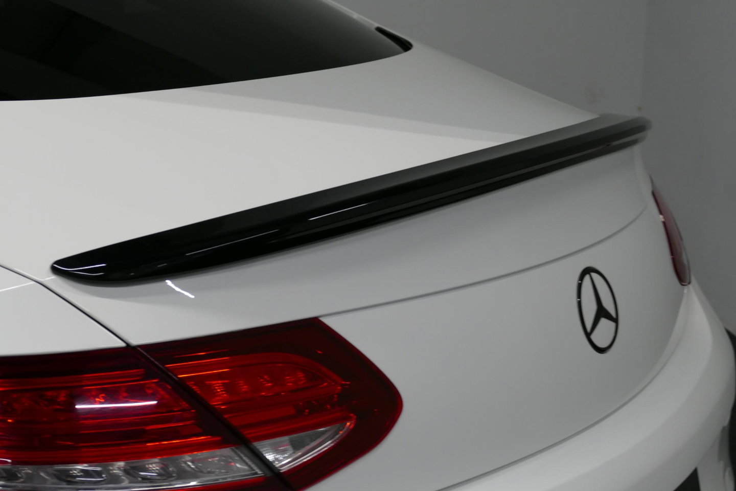 Mercedes-Benz C-Klasse Coupé 200 AMG Line Night Edition / Panoramadak / Apple Carplay - Android Auto / Stoelverwarming / 19'' LMV / Navigatie / Cruise Control / Night Pakket / LED koplampen / Agility Control