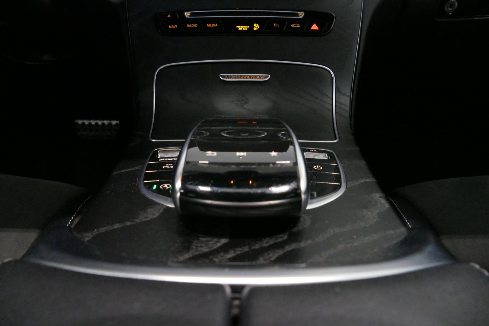 Mercedes-Benz C-Klasse Coupé 200 AMG Line Night Edition / Panoramadak / Apple Carplay - Android Auto / Stoelverwarming / 19'' LMV / Navigatie / Cruise Control / Night Pakket / LED koplampen / Agility Control