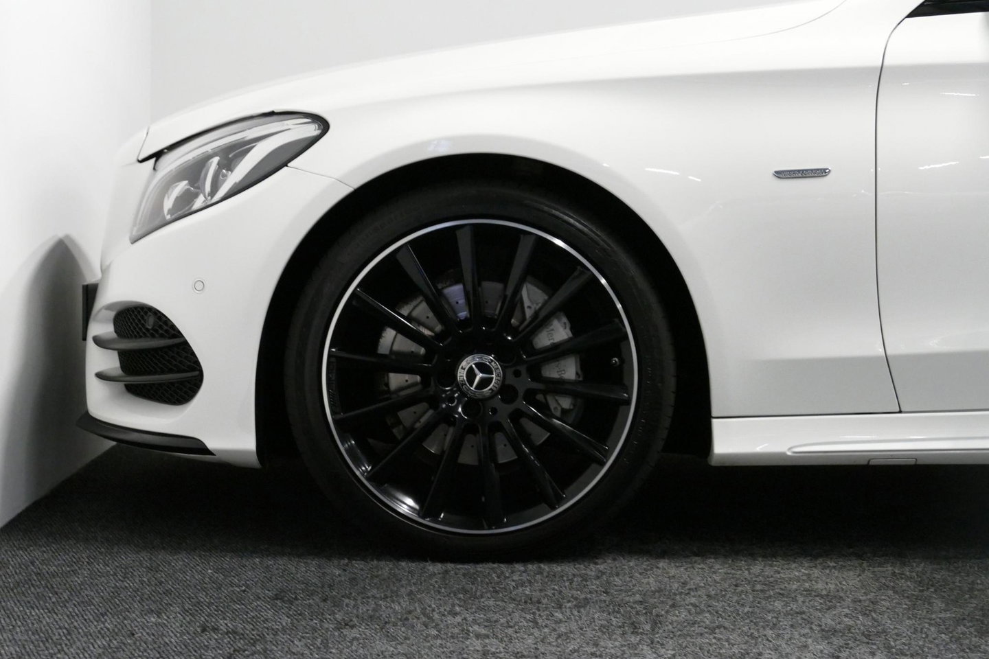 Mercedes-Benz C-Klasse Coupé 200 AMG Line Night Edition / Panoramadak / Apple Carplay - Android Auto / Stoelverwarming / 19'' LMV / Navigatie / Cruise Control / Night Pakket / LED koplampen / Agility Control