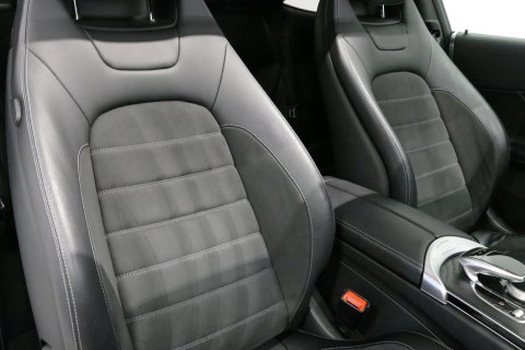 Mercedes-Benz C-Klasse Coupé 200 AMG Line Night Edition / Panoramadak / Apple Carplay - Android Auto / Stoelverwarming / 19'' LMV / Navigatie / Cruise Control / Night Pakket / LED koplampen / Agility Control