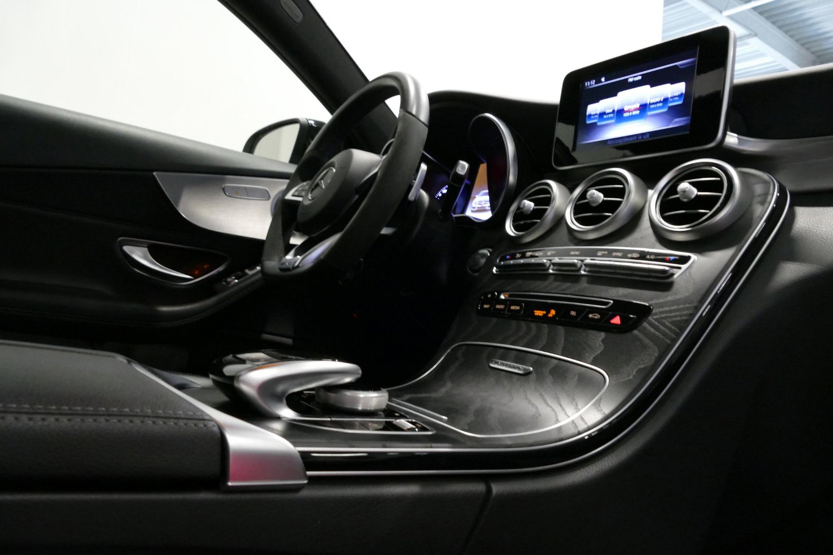 Mercedes-Benz C-Klasse Coupé 200 AMG Line Night Edition / Panoramadak / Apple Carplay - Android Auto / Stoelverwarming / 19'' LMV / Navigatie / Cruise Control / Night Pakket / LED koplampen / Agility Control