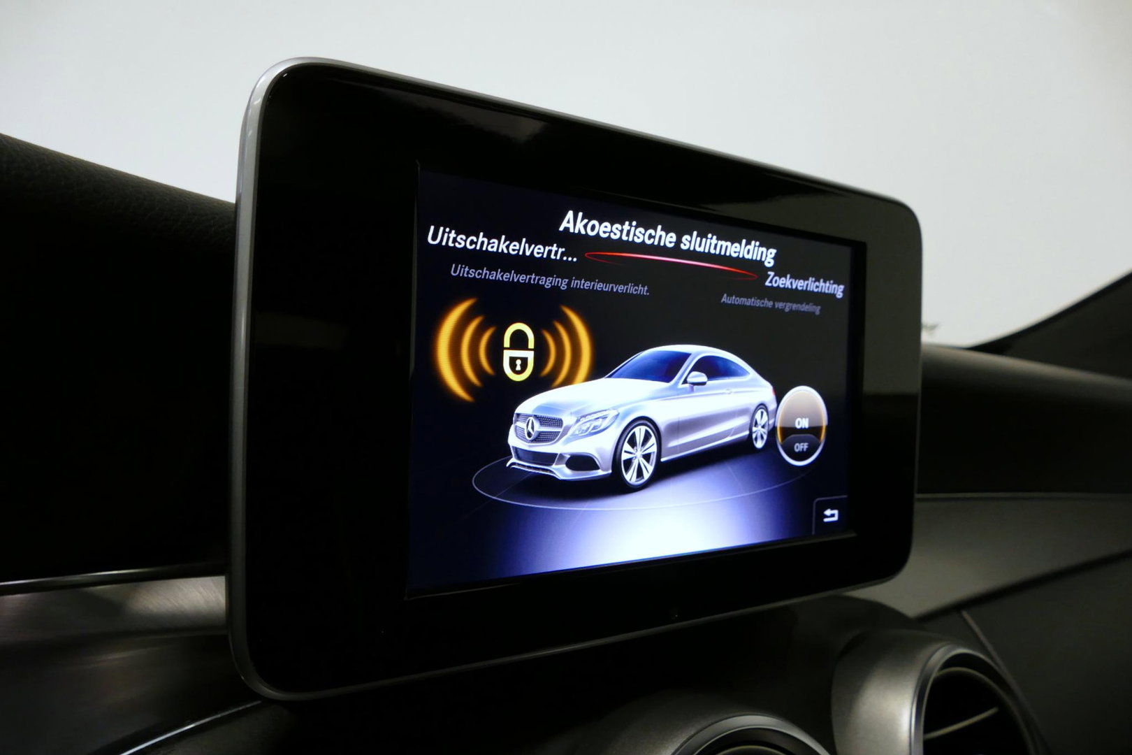 Mercedes-Benz C-Klasse Coupé 200 AMG Line Night Edition / Panoramadak / Apple Carplay - Android Auto / Stoelverwarming / 19'' LMV / Navigatie / Cruise Control / Night Pakket / LED koplampen / Agility Control