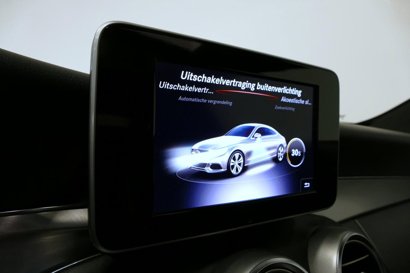 Mercedes-Benz C-Klasse Coupé 200 AMG Line Night Edition / Panoramadak / Apple Carplay - Android Auto / Stoelverwarming / 19'' LMV / Navigatie / Cruise Control / Night Pakket / LED koplampen / Agility Control