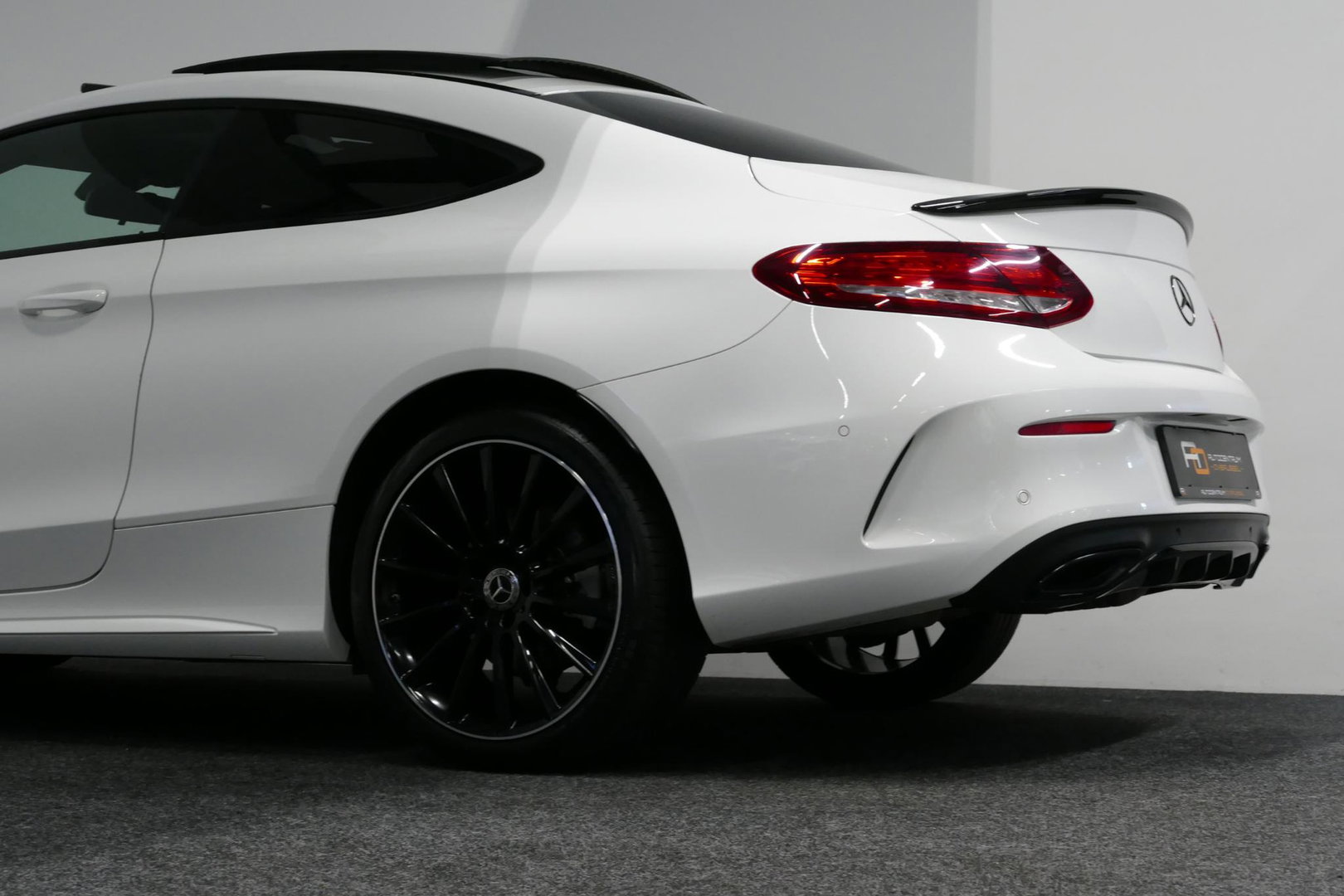 Mercedes-Benz C-Klasse Coupé 200 AMG Line Night Edition / Panoramadak / Apple Carplay - Android Auto / Stoelverwarming / 19'' LMV / Navigatie / Cruise Control / Night Pakket / LED koplampen / Agility Control