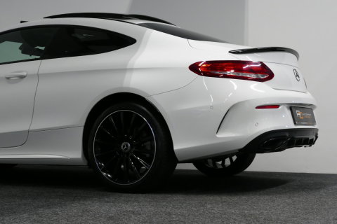 Mercedes-Benz C-Klasse Coupé 200 AMG Line Night Edition / Panoramadak / Apple Carplay - Android Auto / Stoelverwarming / 19'' LMV / Navigatie / Cruise Control / Night Pakket / LED koplampen / Agility Control