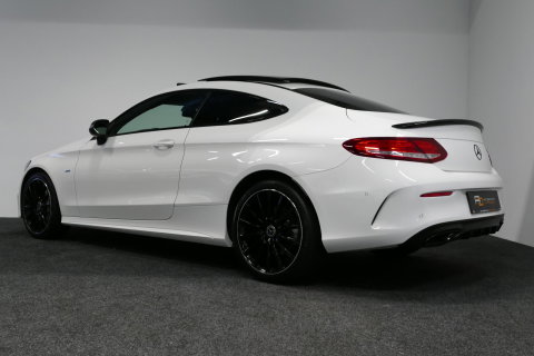 Mercedes-Benz C-Klasse Coupé 200 AMG Line Night Edition / Panoramadak / Apple Carplay - Android Auto / Stoelverwarming / 19'' LMV / Navigatie / Cruise Control / Night Pakket / LED koplampen / Agility Control