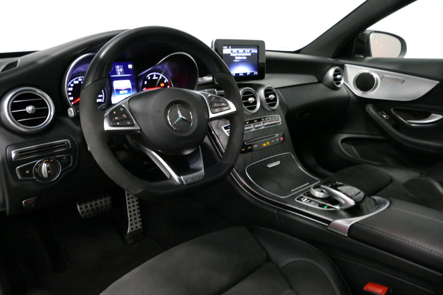 Mercedes-Benz C-Klasse Coupé 200 AMG Line Night Edition / Panoramadak / Apple Carplay - Android Auto / Stoelverwarming / 19'' LMV / Navigatie / Cruise Control / Night Pakket / LED koplampen / Agility Control