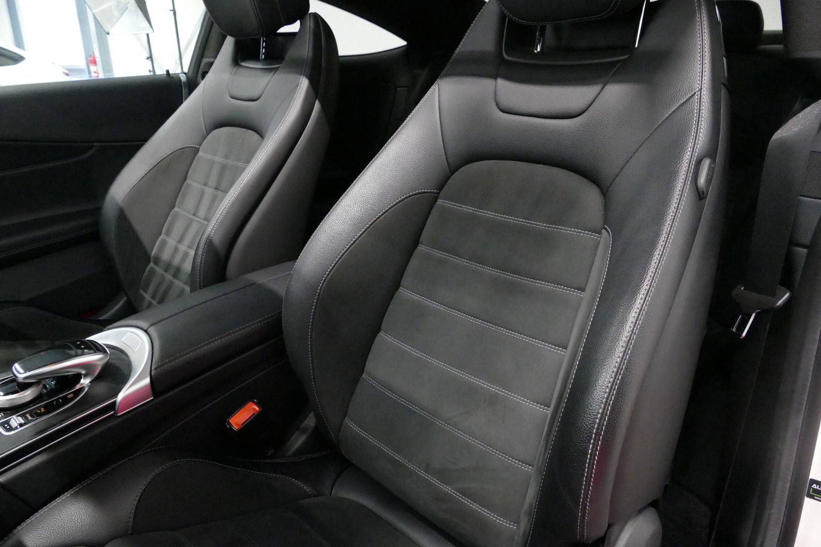 Mercedes-Benz C-Klasse Coupé 200 AMG Line Night Edition / Panoramadak / Apple Carplay - Android Auto / Stoelverwarming / 19'' LMV / Navigatie / Cruise Control / Night Pakket / LED koplampen / Agility Control