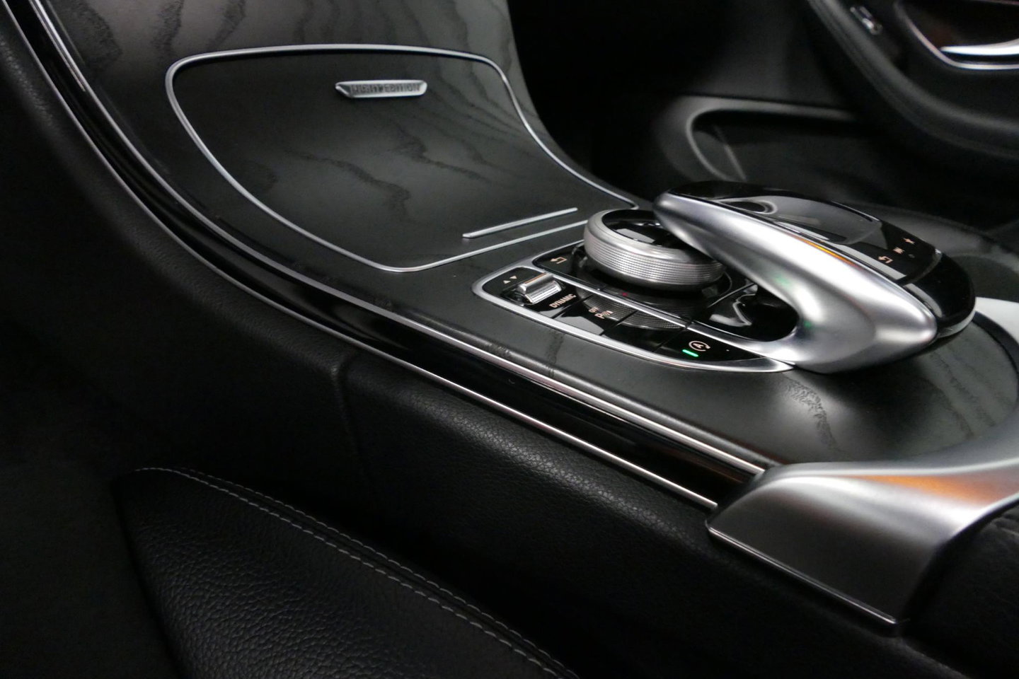 Mercedes-Benz C-Klasse Coupé 200 AMG Line Night Edition / Panoramadak / Apple Carplay - Android Auto / Stoelverwarming / 19'' LMV / Navigatie / Cruise Control / Night Pakket / LED koplampen / Agility Control