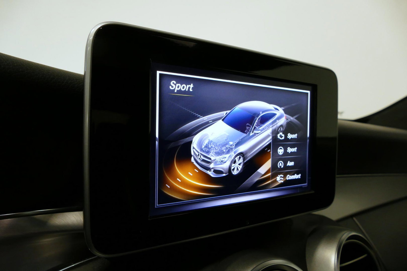 Mercedes-Benz C-Klasse Coupé 200 AMG Line Night Edition / Panoramadak / Apple Carplay - Android Auto / Stoelverwarming / 19'' LMV / Navigatie / Cruise Control / Night Pakket / LED koplampen / Agility Control