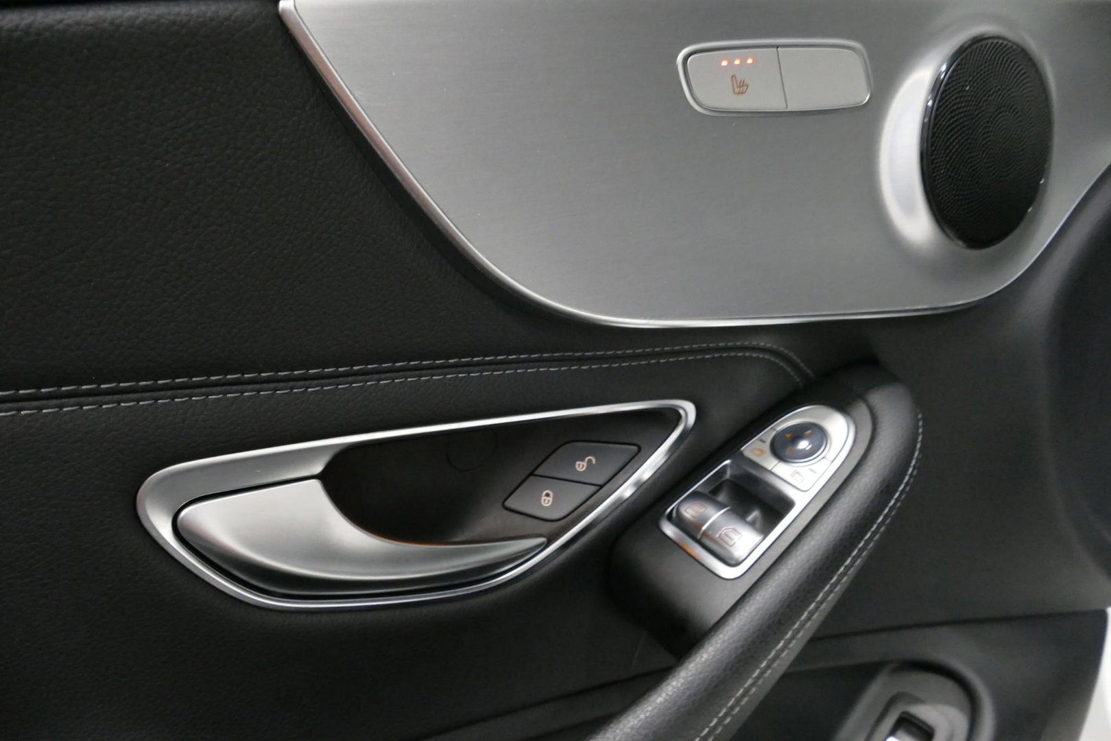 Mercedes-Benz C-Klasse Coupé 200 AMG Line Night Edition / Panoramadak / Apple Carplay - Android Auto / Stoelverwarming / 19'' LMV / Navigatie / Cruise Control / Night Pakket / LED koplampen / Agility Control