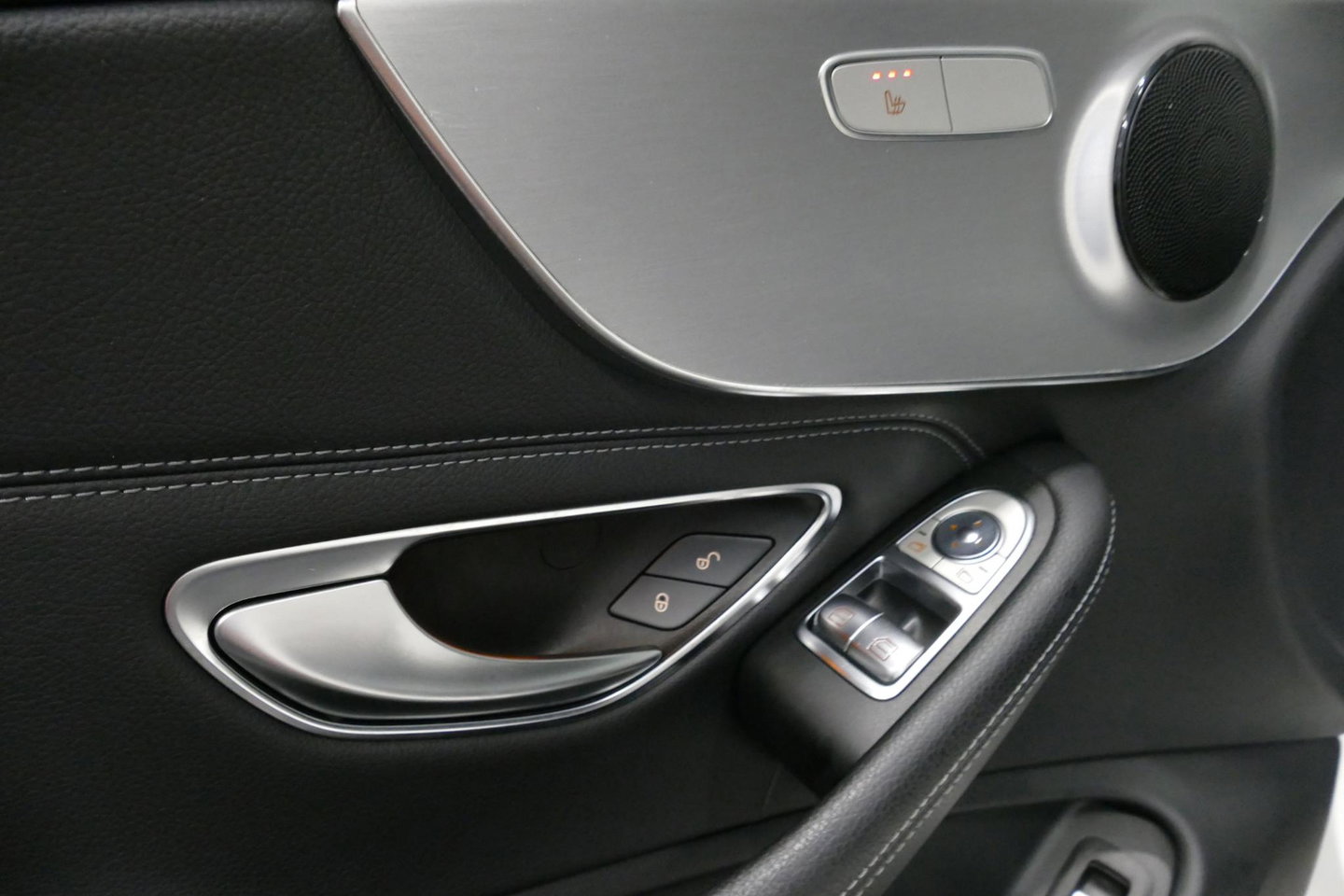 Mercedes-Benz C-Klasse Coupé 200 AMG Line Night Edition / Panoramadak / Apple Carplay - Android Auto / Stoelverwarming / 19'' LMV / Navigatie / Cruise Control / Night Pakket / LED koplampen / Agility Control