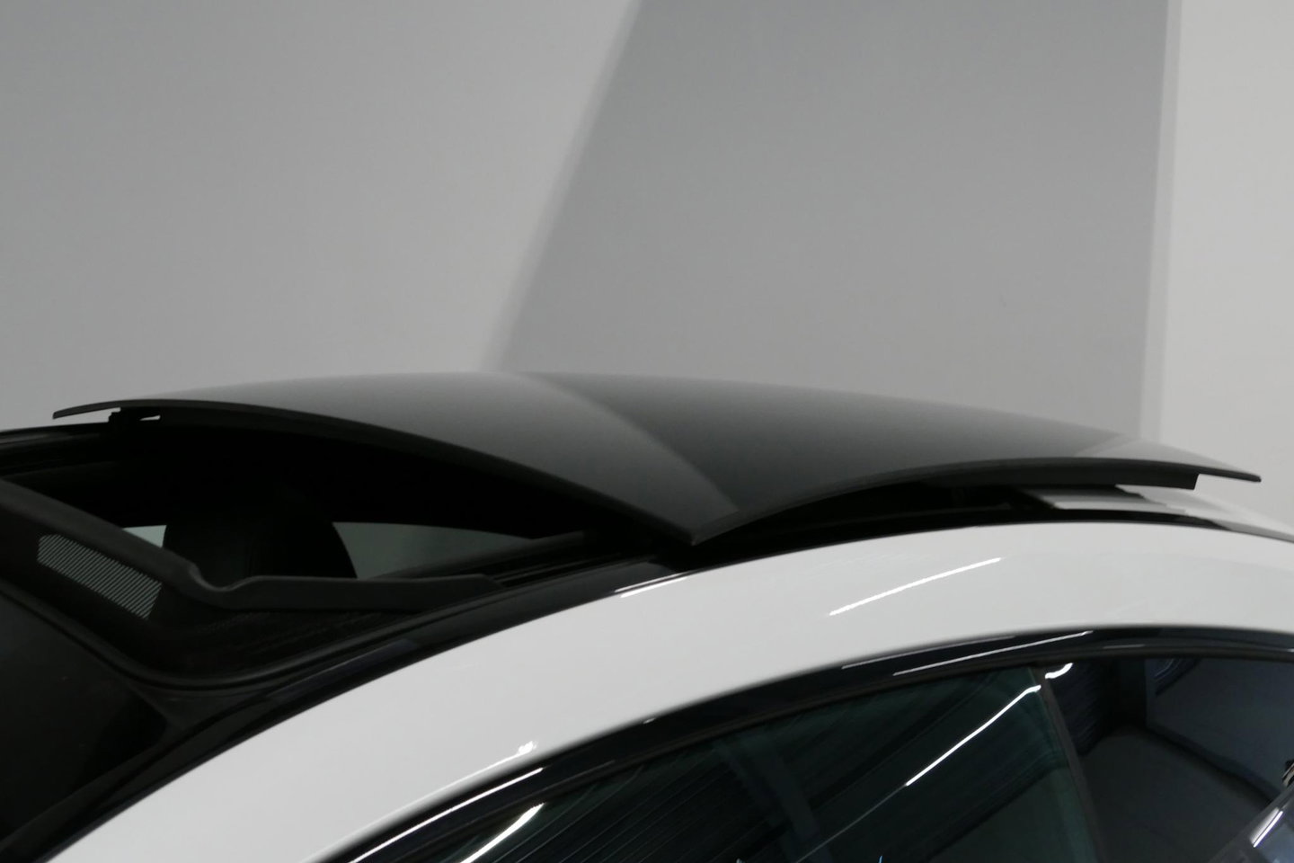 Mercedes-Benz C-Klasse Coupé 200 AMG Line Night Edition / Panoramadak / Apple Carplay - Android Auto / Stoelverwarming / 19'' LMV / Navigatie / Cruise Control / Night Pakket / LED koplampen / Agility Control
