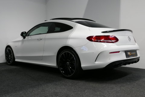 Mercedes-Benz C-Klasse Coupé 200 AMG Line Night Edition / Panoramadak / Apple Carplay - Android Auto / Stoelverwarming / 19'' LMV / Navigatie / Cruise Control / Night Pakket / LED koplampen / Agility Control
