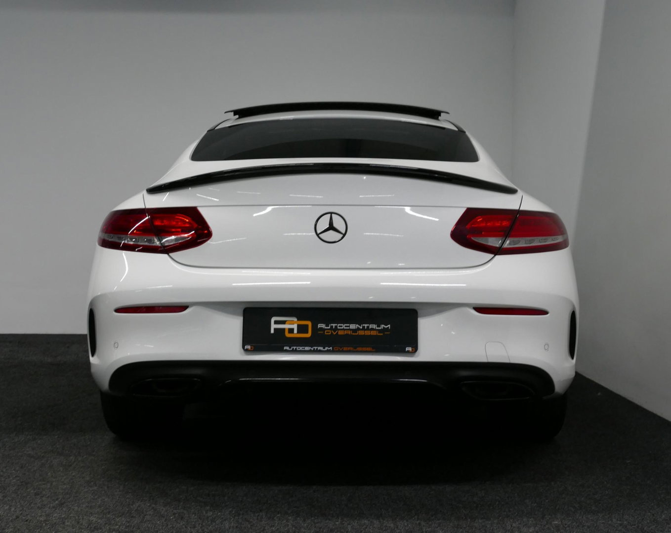 Mercedes-Benz C-Klasse Coupé 200 AMG Line Night Edition / Panoramadak / Apple Carplay - Android Auto / Stoelverwarming / 19'' LMV / Navigatie / Cruise Control / Night Pakket / LED koplampen / Agility Control