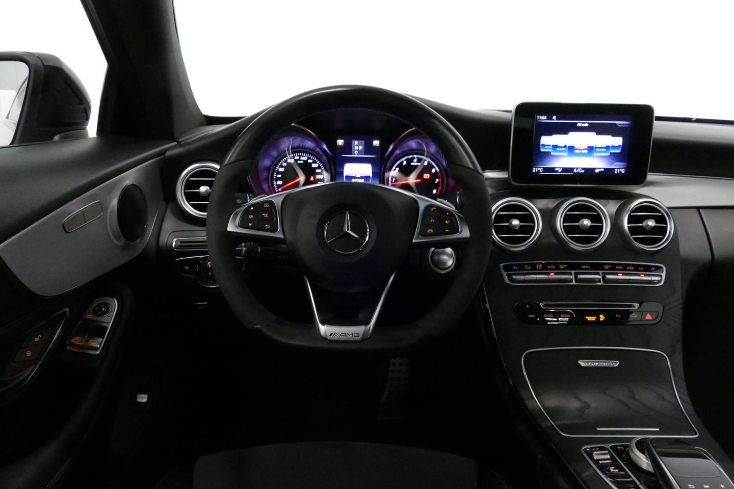 Mercedes-Benz C-Klasse Coupé 200 AMG Line Night Edition / Panoramadak / Apple Carplay - Android Auto / Stoelverwarming / 19'' LMV / Navigatie / Cruise Control / Night Pakket / LED koplampen / Agility Control
