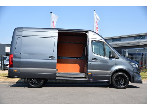 Mercedes-Benz Sprinter 319 3.0 CDI L2H2 AMG Edition Adaptieve Cruise, Camera, Carplay, LED, 10,5'' Mbux, Automaat, Sensoren, Stoelverwarming, Uniek!