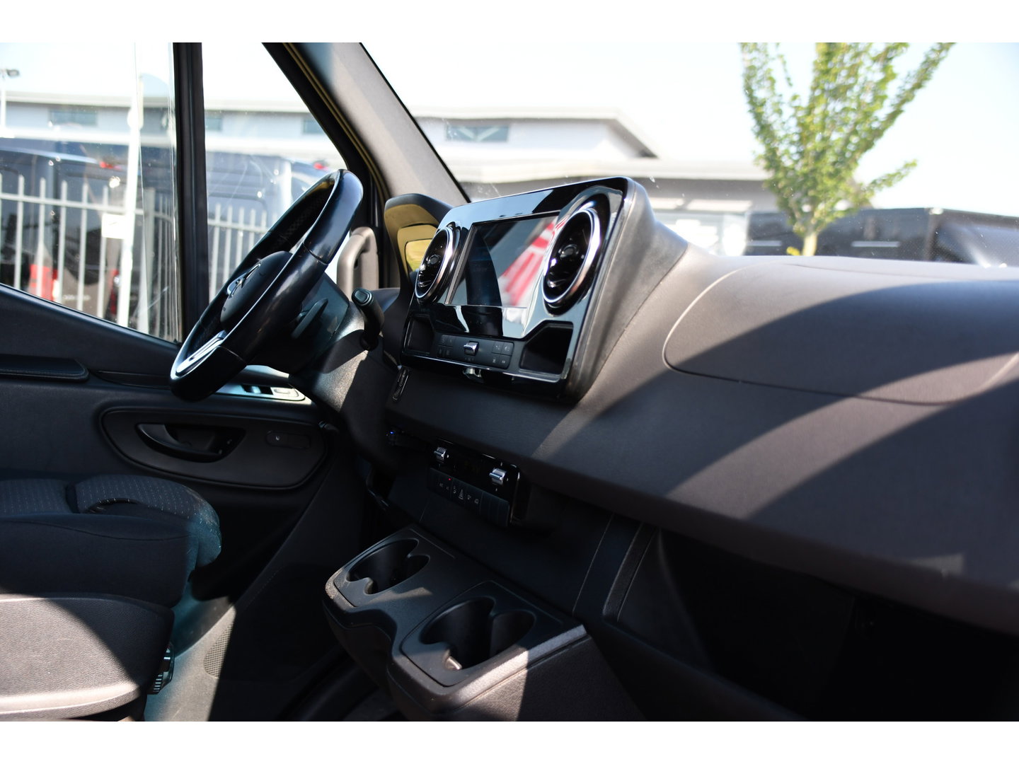 Mercedes-Benz Sprinter 319 3.0 CDI L2H2 AMG Edition Adaptieve Cruise, Camera, Carplay, LED, 10,5'' Mbux, Automaat, Sensoren, Stoelverwarming, Uniek!