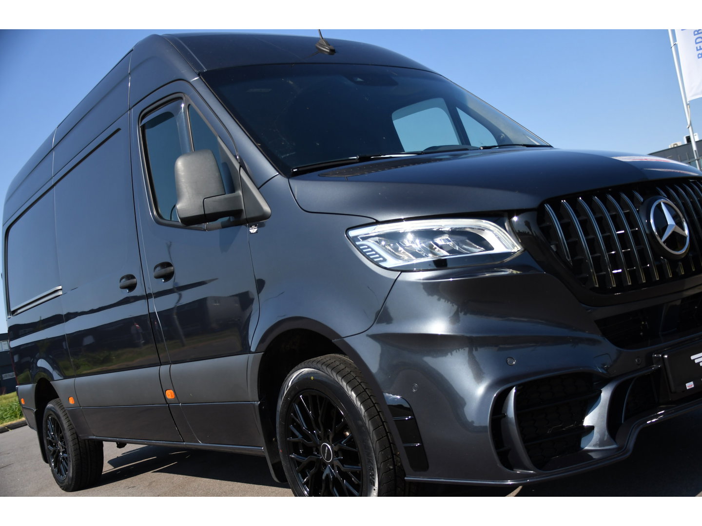 Mercedes-Benz Sprinter 319 3.0 CDI L2H2 AMG Edition Adaptieve Cruise, Camera, Carplay, LED, 10,5'' Mbux, Automaat, Sensoren, Stoelverwarming, Uniek!
