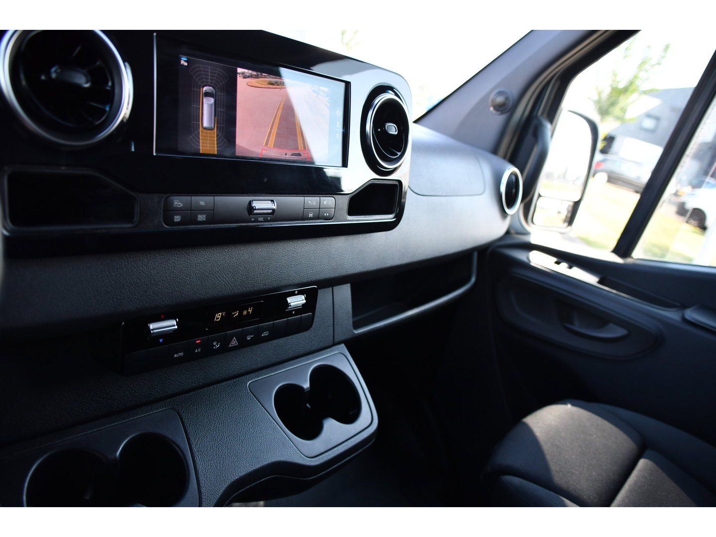Mercedes-Benz Sprinter 319 3.0 CDI L2H2 AMG Edition Adaptieve Cruise, Camera, Carplay, LED, 10,5'' Mbux, Automaat, Sensoren, Stoelverwarming, Uniek!