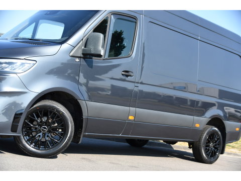 Mercedes-Benz Sprinter 319 3.0 CDI L2H2 AMG Edition Adaptieve Cruise, Camera, Carplay, LED, 10,5'' Mbux, Automaat, Sensoren, Stoelverwarming, Uniek!