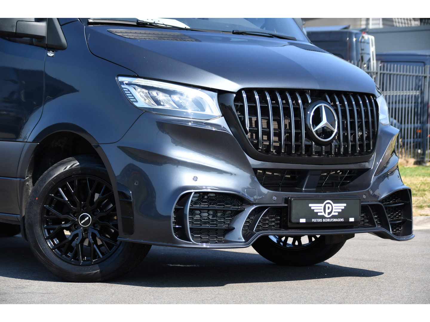 Mercedes-Benz Sprinter 319 3.0 CDI L2H2 AMG Edition Adaptieve Cruise, Camera, Carplay, LED, 10,5'' Mbux, Automaat, Sensoren, Stoelverwarming, Uniek!