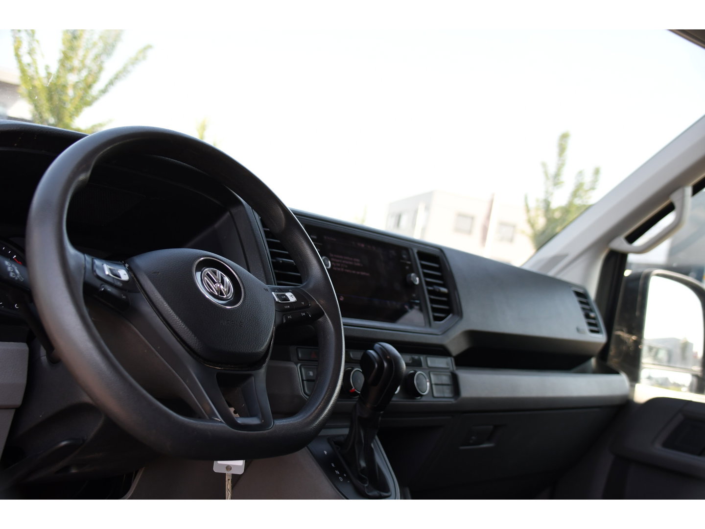 Volkswagen Crafter 35 2.0 TDI L3H3 PB Edition Camera, Cruise, Carplay, LED, Automaat, Trekhaak, Multimedia, Automaat, 140pk, Uniek!