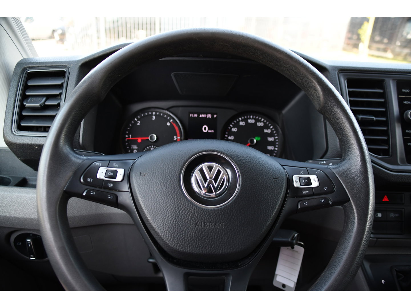 Volkswagen Crafter 35 2.0 TDI L3H3 PB Edition Camera, Cruise, Carplay, LED, Automaat, Trekhaak, Multimedia, Automaat, 140pk, Uniek!