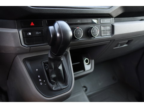 Volkswagen Crafter 35 2.0 TDI L3H3 PB Edition Camera, Cruise, Carplay, LED, Automaat, Trekhaak, Multimedia, Automaat, 140pk, Uniek!