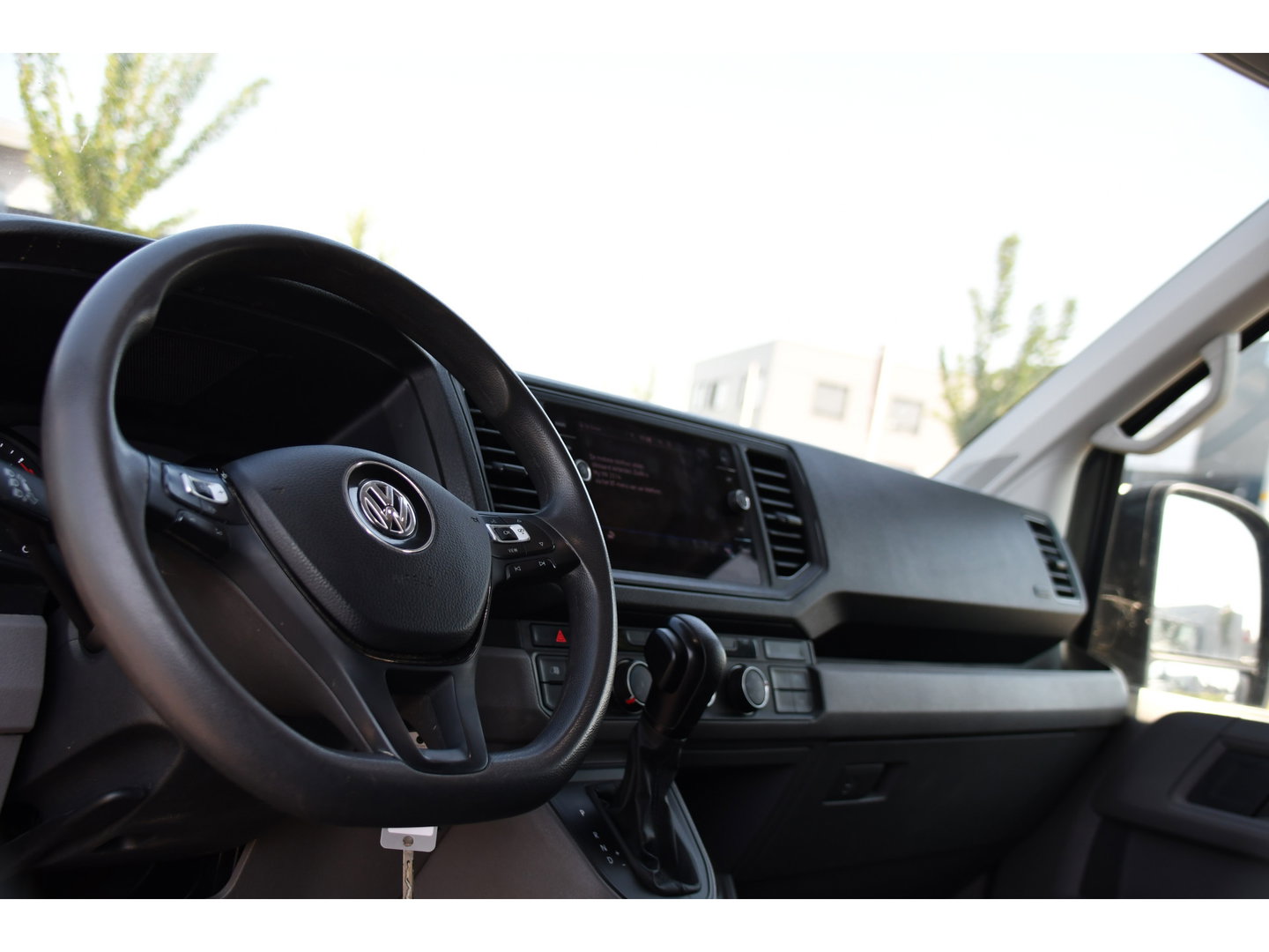 Volkswagen Crafter 35 2.0 TDI L3H3 PB Edition Camera, Cruise, Carplay, LED, Automaat, Trekhaak, Multimedia, Automaat, 140pk, Uniek!