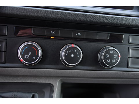 Volkswagen Crafter 35 2.0 TDI L3H3 PB Edition Camera, Cruise, Carplay, LED, Automaat, Trekhaak, Multimedia, Automaat, 140pk, Uniek!