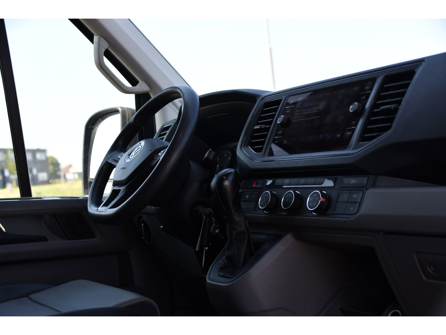 Volkswagen Crafter 35 2.0 TDI L3H3 PB Edition Camera, Cruise, Carplay, LED, Automaat, Trekhaak, Multimedia, Automaat, 140pk, Uniek!