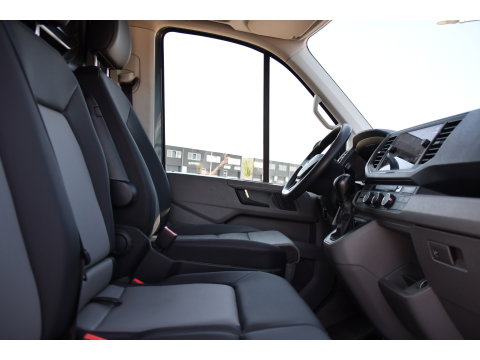 Volkswagen Crafter 35 2.0 TDI L3H3 PB Edition Camera, Cruise, Carplay, LED, Automaat, Trekhaak, Multimedia, Automaat, 140pk, Uniek!