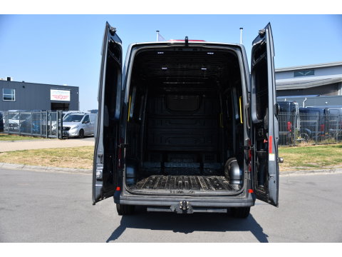 Volkswagen Crafter 35 2.0 TDI L3H3 PB Edition Camera, Cruise, Carplay, LED, Automaat, Trekhaak, Multimedia, Automaat, 140pk, Uniek!