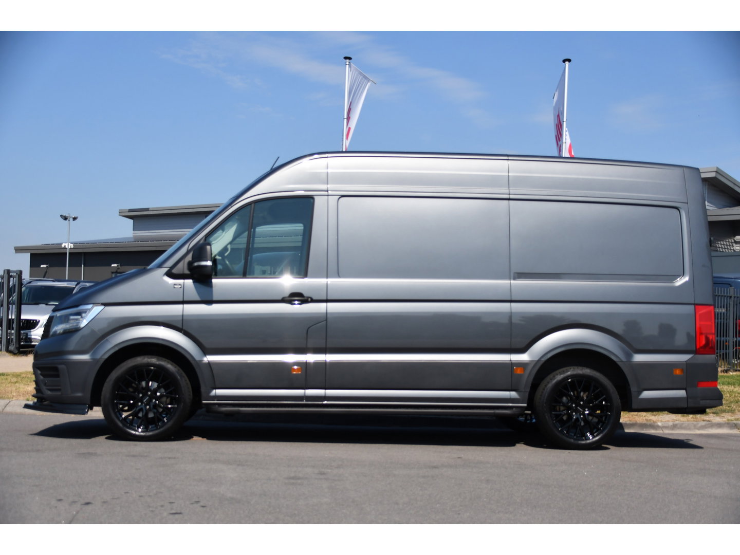 Volkswagen Crafter 35 2.0 TDI L3H3 PB Edition Camera, Cruise, Carplay, LED, Automaat, Trekhaak, Multimedia, Automaat, 140pk, Uniek!