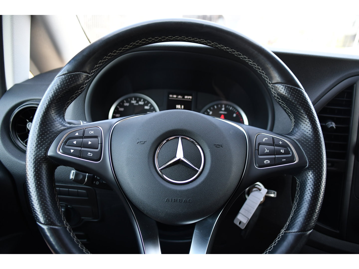 Mercedes-Benz Vito 124 CDI L3 DC PB Edition Camera, Cruise, Carplay, Stoelverwarming, 237pk, Automaat, Multimedia, Trekhaak, Uniek!