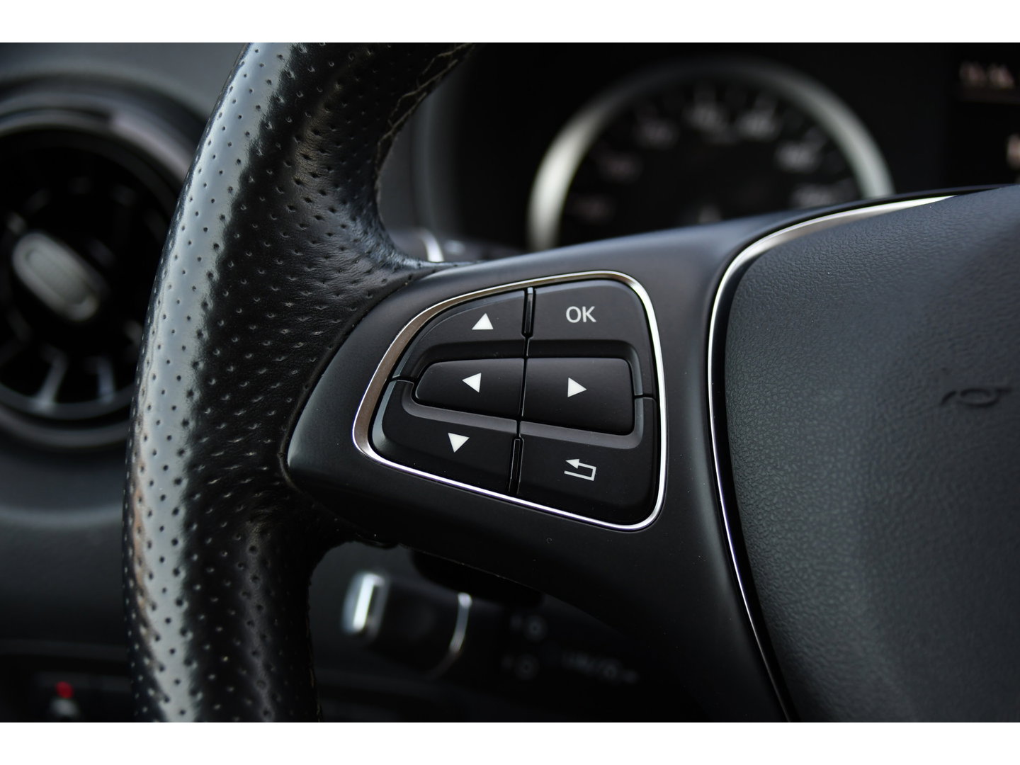 Mercedes-Benz Vito 124 CDI L3 DC PB Edition Camera, Cruise, Carplay, Stoelverwarming, 237pk, Automaat, Multimedia, Trekhaak, Uniek!