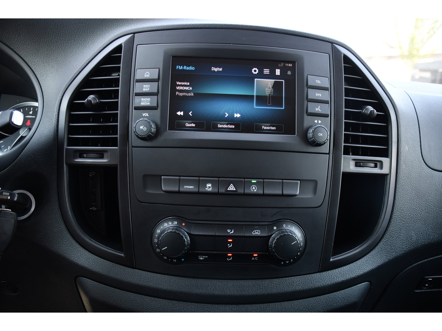 Mercedes-Benz Vito 124 CDI L3 DC PB Edition Camera, Cruise, Carplay, Stoelverwarming, 237pk, Automaat, Multimedia, Trekhaak, Uniek!