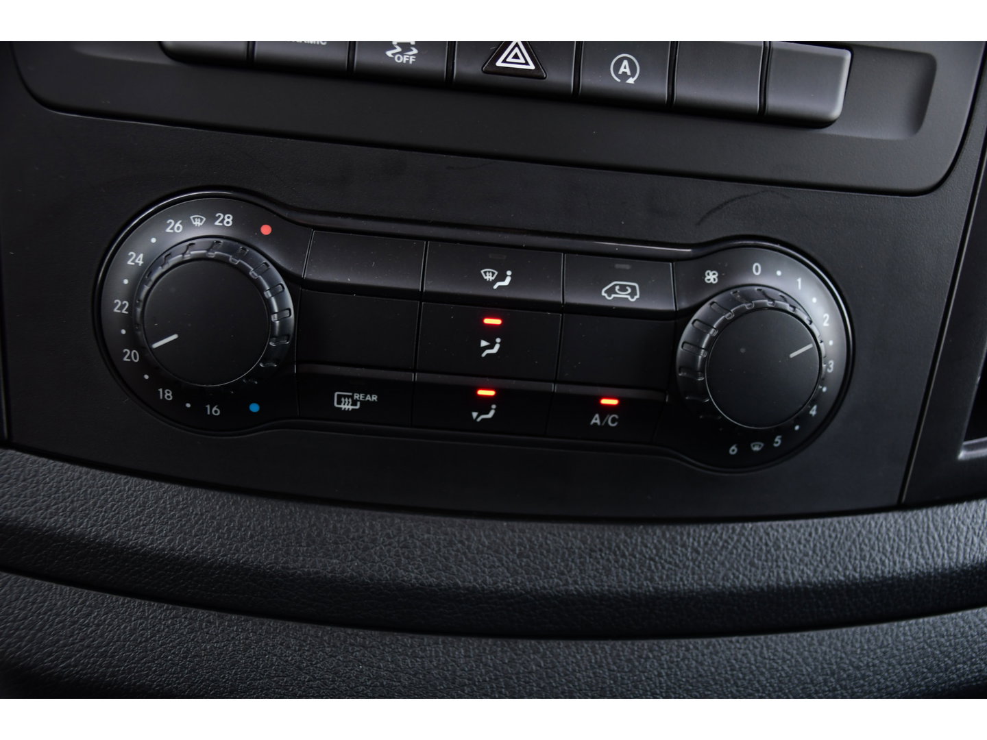 Mercedes-Benz Vito 124 CDI L3 DC PB Edition Camera, Cruise, Carplay, Stoelverwarming, 237pk, Automaat, Multimedia, Trekhaak, Uniek!