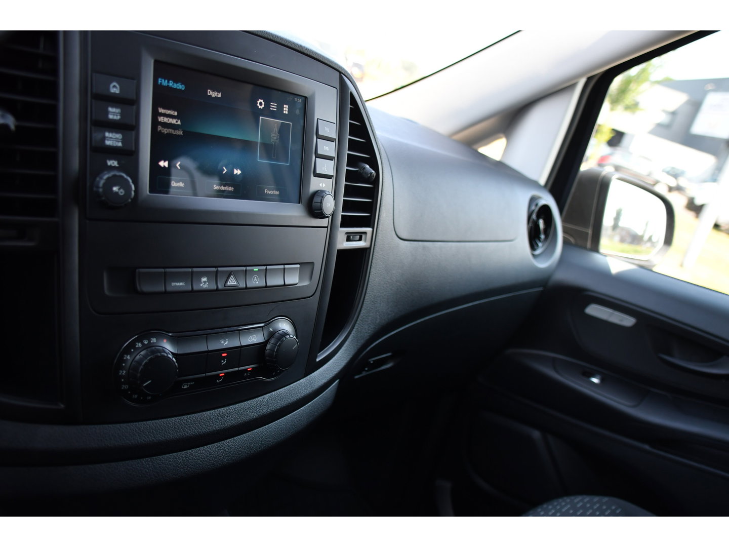 Mercedes-Benz Vito 124 CDI L3 DC PB Edition Camera, Cruise, Carplay, Stoelverwarming, 237pk, Automaat, Multimedia, Trekhaak, Uniek!