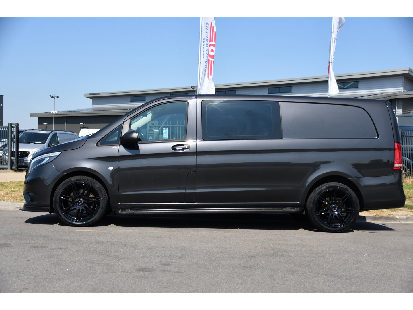 Mercedes-Benz Vito 124 CDI L3 DC PB Edition Camera, Cruise, Carplay, Stoelverwarming, 237pk, Automaat, Multimedia, Trekhaak, Uniek!